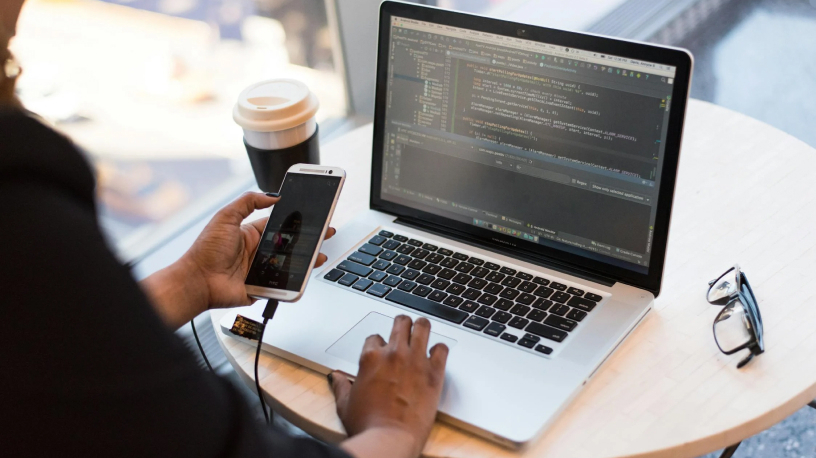 service-internal-it-solutions-mobile-development@2x